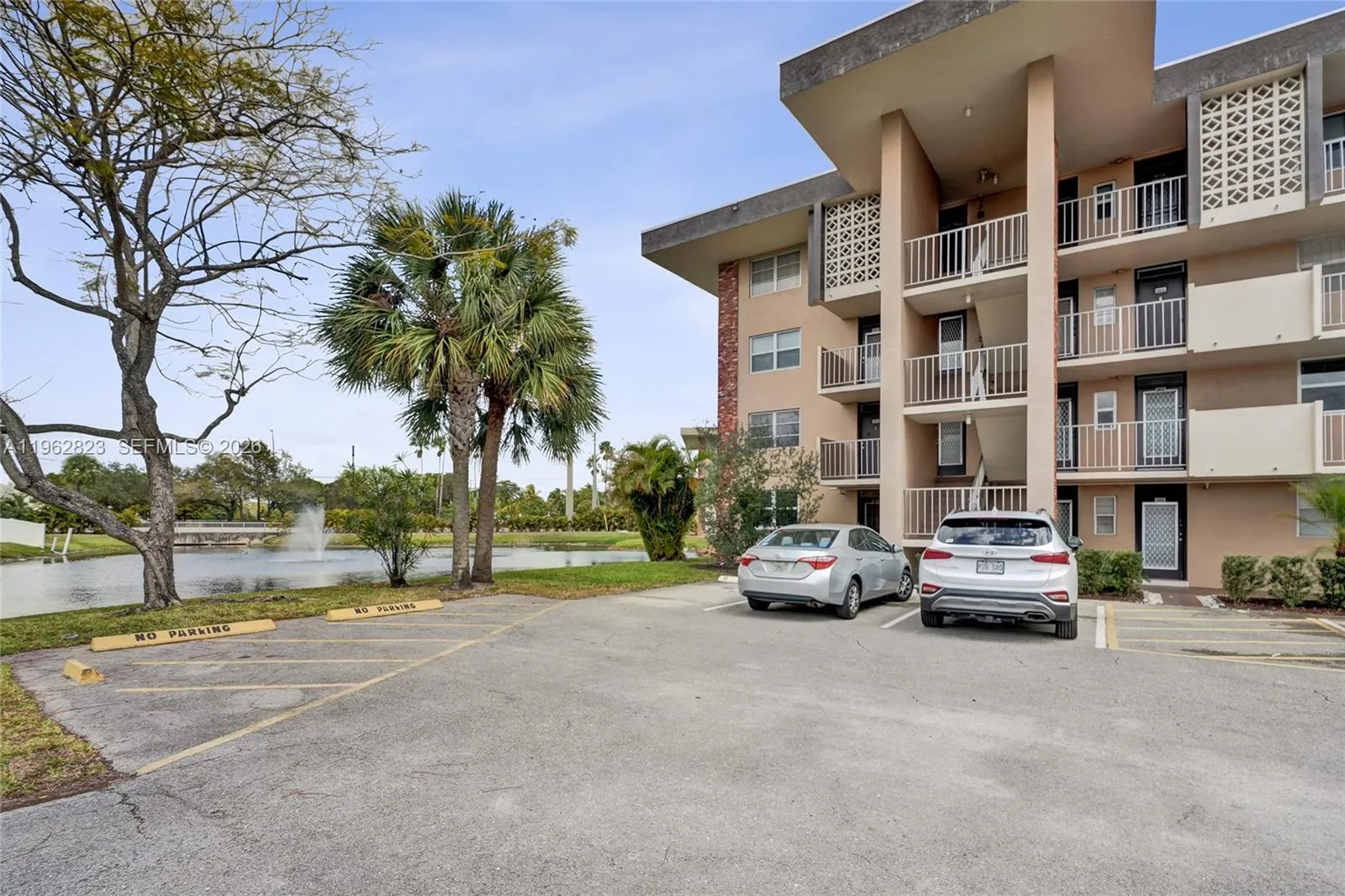 Foto de propiedad en 3051 NW 46th Avenue 101, Lauderdale Lakes, FL 33313 Lauderdale Lakes con MLS# 