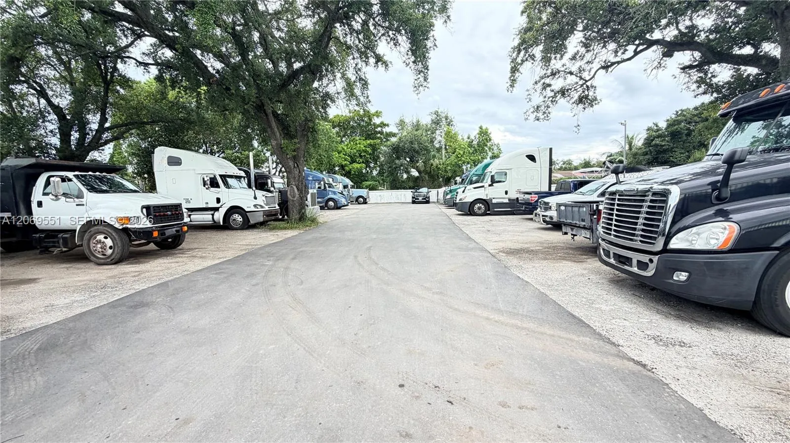 Foto de propiedad en 3051 NW 75 Street, Miami, FL 33147 Miami con MLS# 
