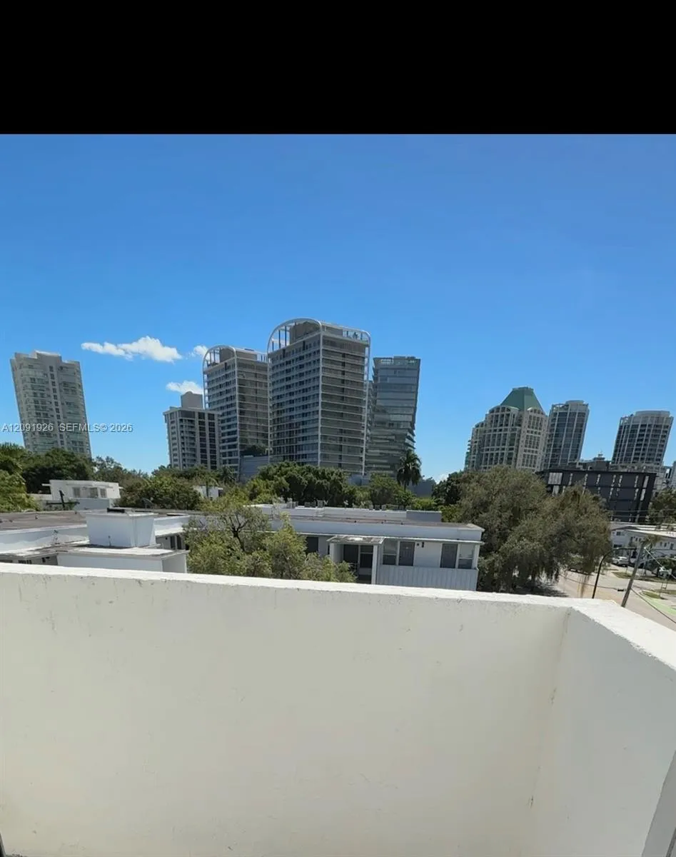 Foto de propiedad en 3051 SW 27th Avenue 402, Miami, FL 33133 Miami con MLS# 