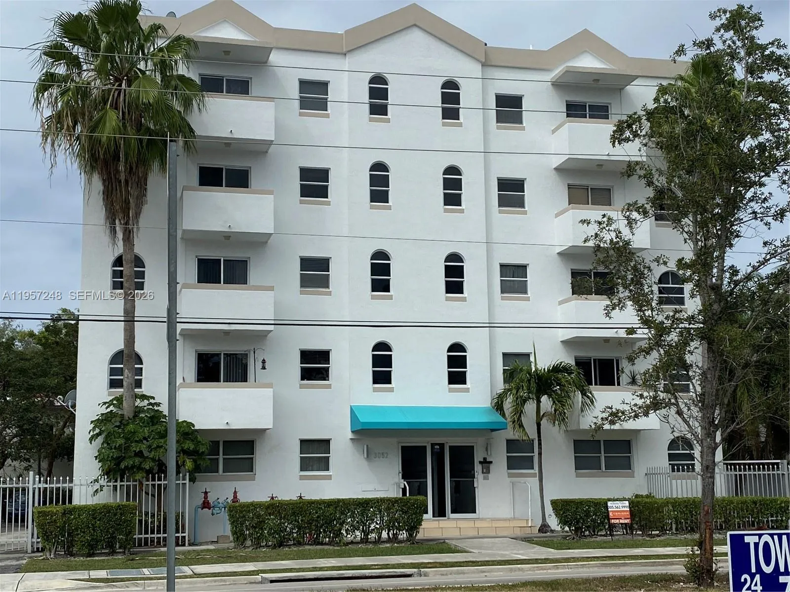 Foto de propiedad en 3052 SW 27th Avenue 301, Miami, FL 33133 Miami con MLS# 