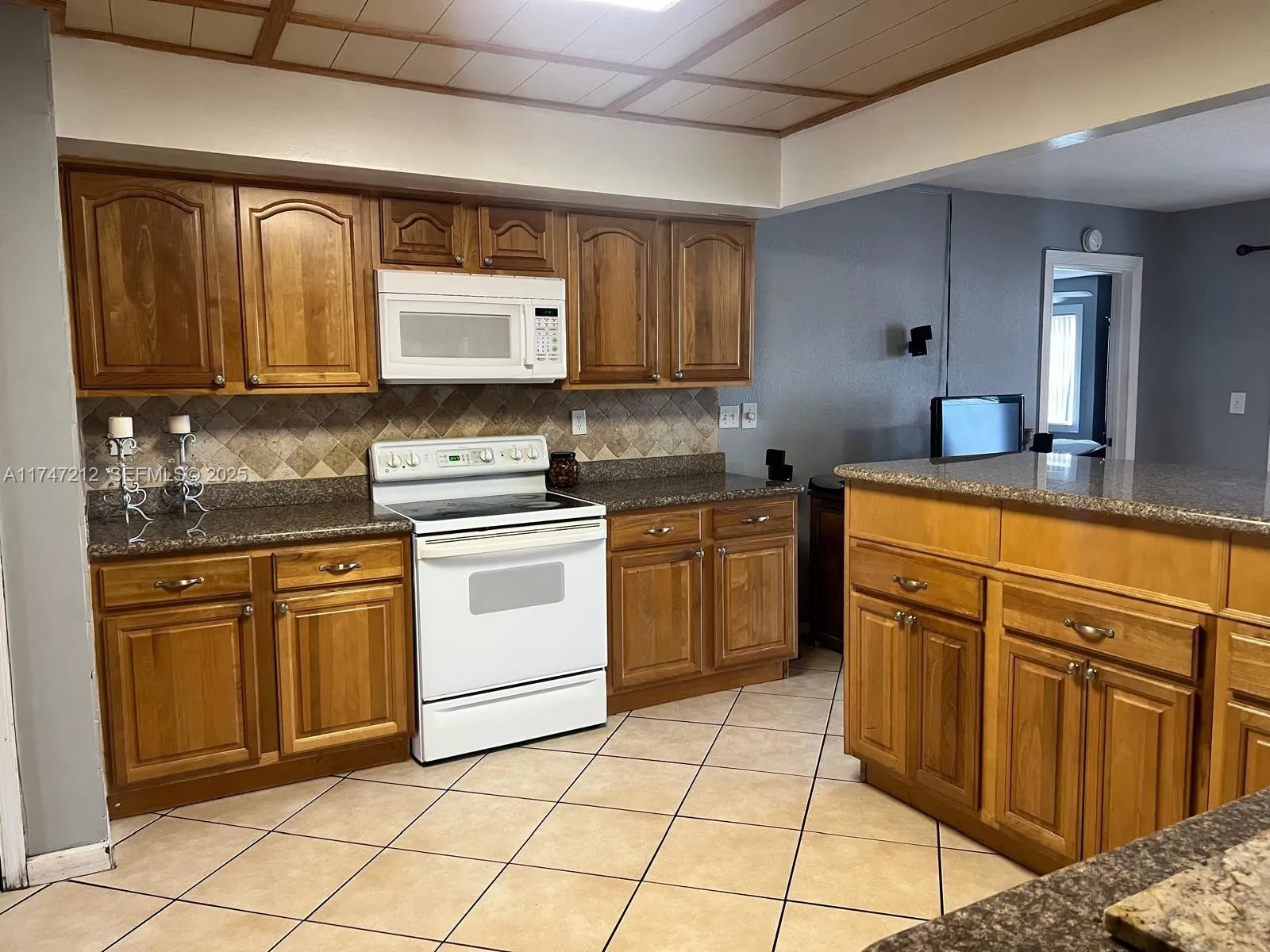 Foto de propiedad en 3057 Coral Springs Drive 102, Coral Springs, FL 33065 Coral Springs con MLS# 