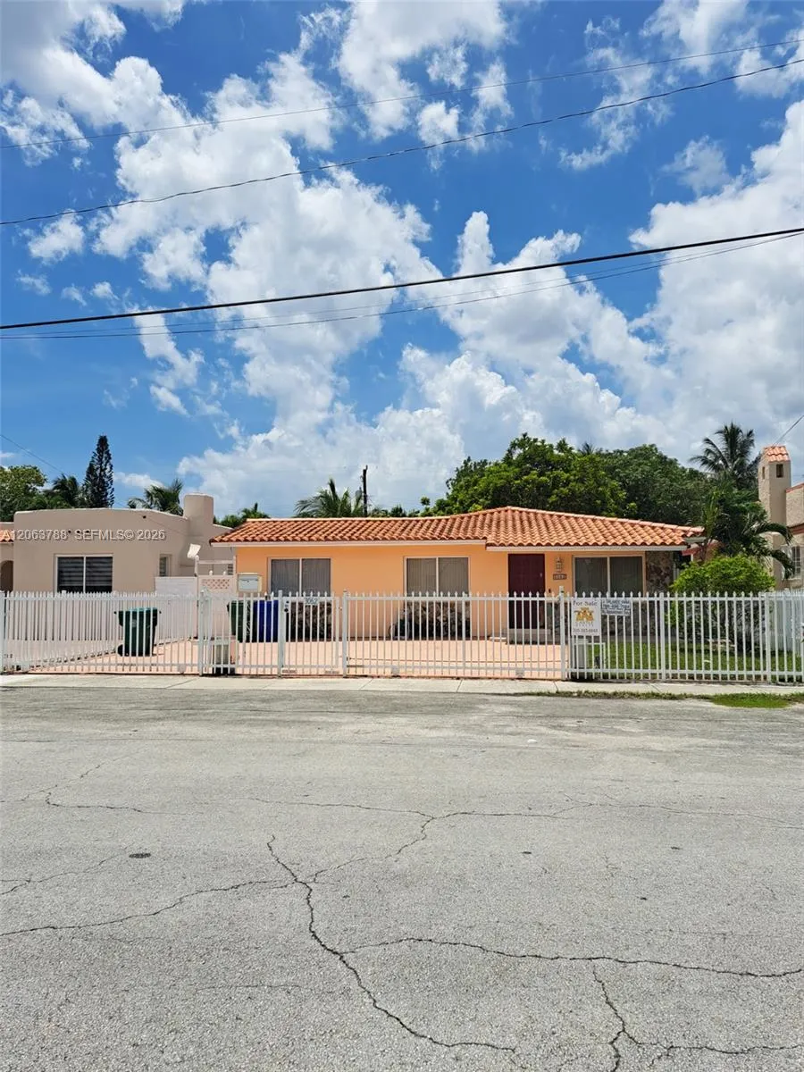 En Venta 3062 SW 14th Street, Miami, FL 33145, Miami, FL 33145