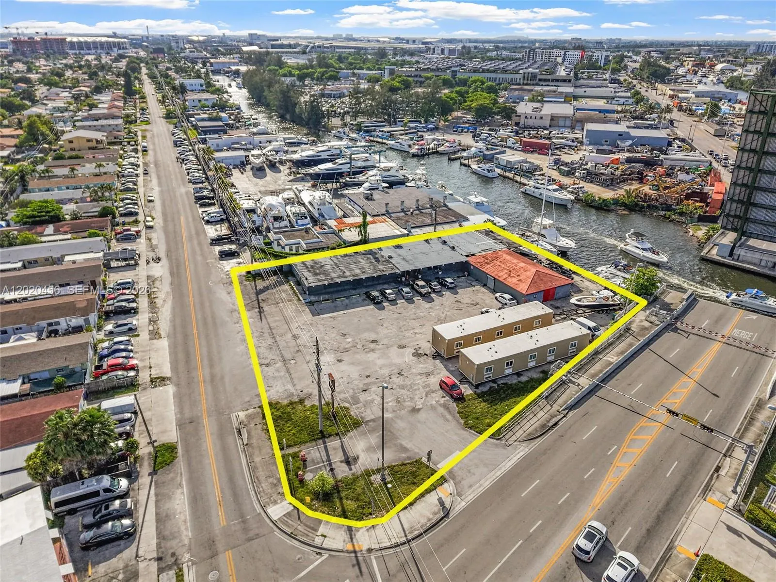 Foto de propiedad en 3066 NW River Drive, Miami, FL 33142 Miami con MLS# 