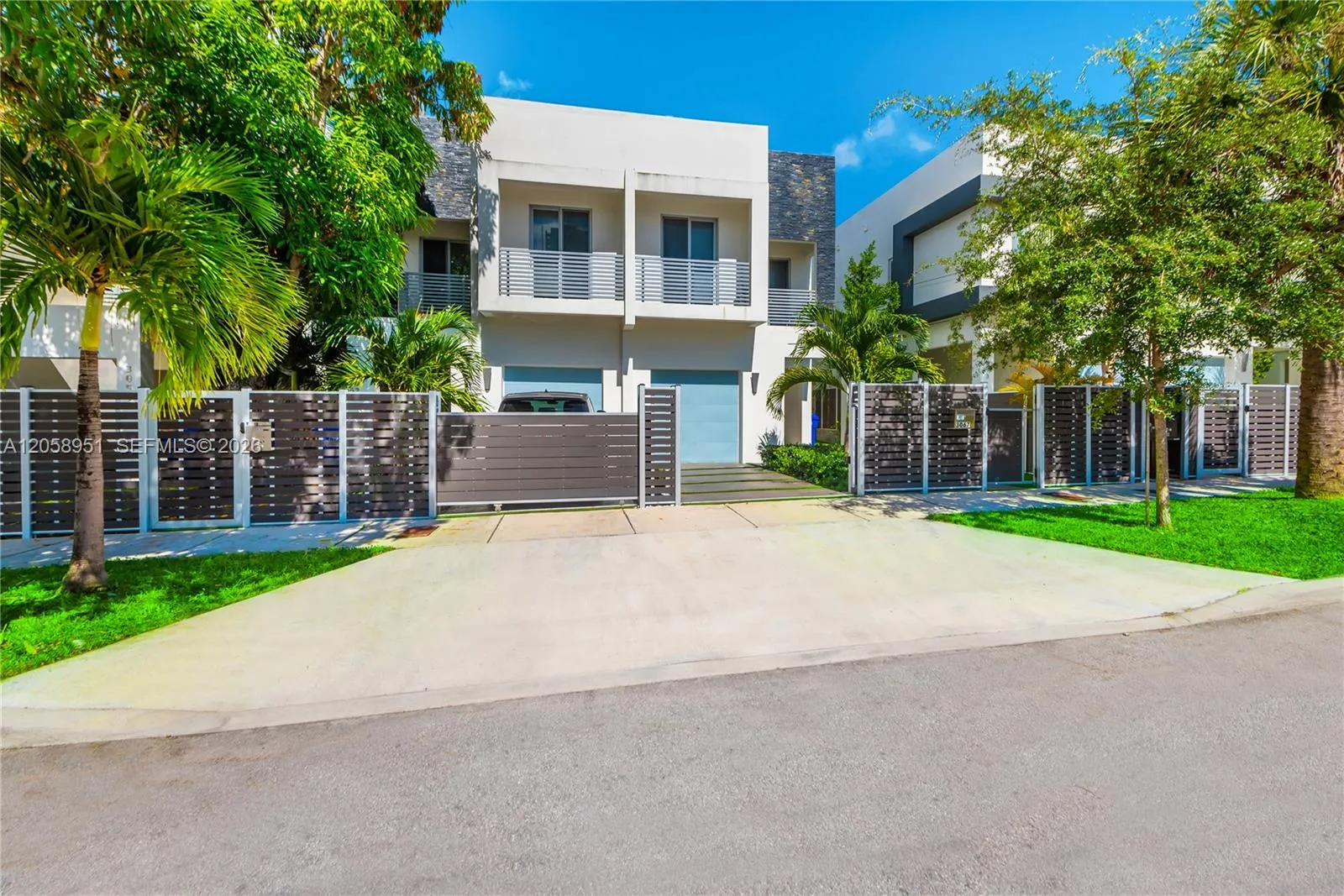 Foto de propiedad en 3067 Carter Street, Miami, FL 33133 Miami con MLS# 