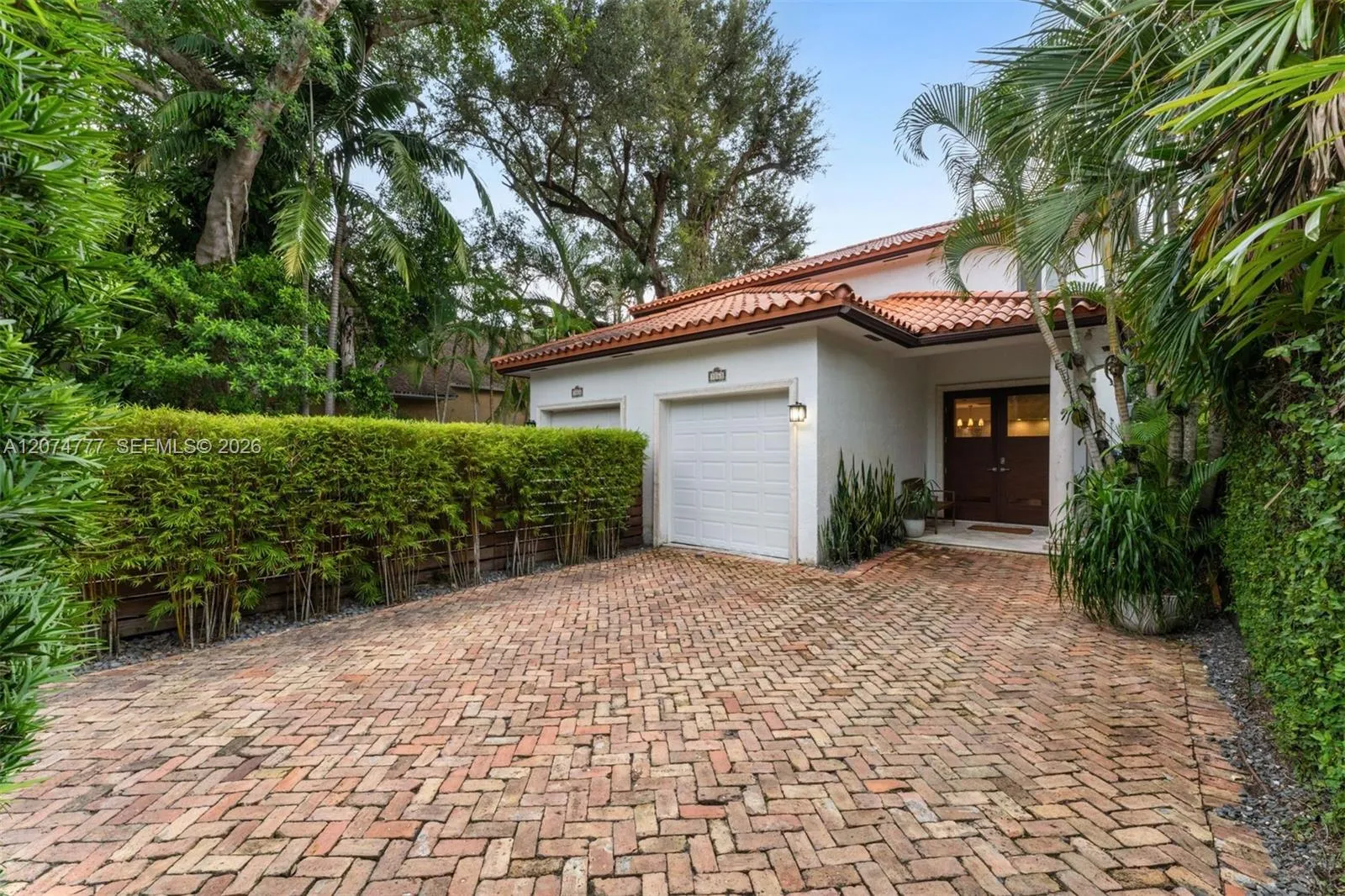 Foto de propiedad en 3068 Shipping Avenue, Coconut Grove, FL 33133 Coconut Grove con MLS# 