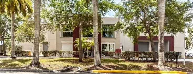 Foto de propiedad en 3071 NW 107th Avenue, Doral, FL 33172 Doral con MLS# 