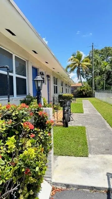 Foto de propiedad en 3085 W Flagler Street 2, Miami, FL 33135 Miami con MLS# 