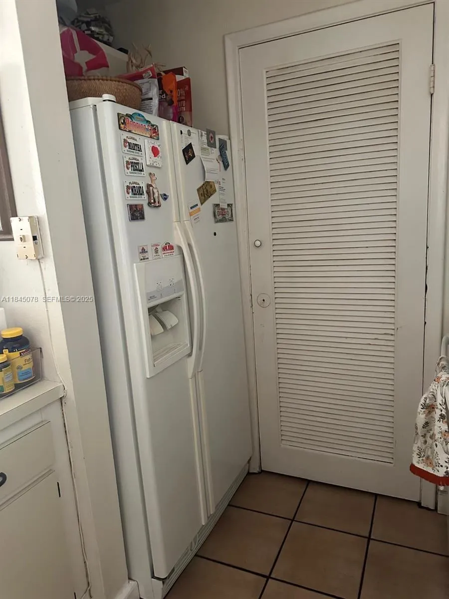 Foto de propiedad en 309 S Royal Poinciana Boulevard 302, Miami Springs, FL 33166 Miami Springs con MLS# 