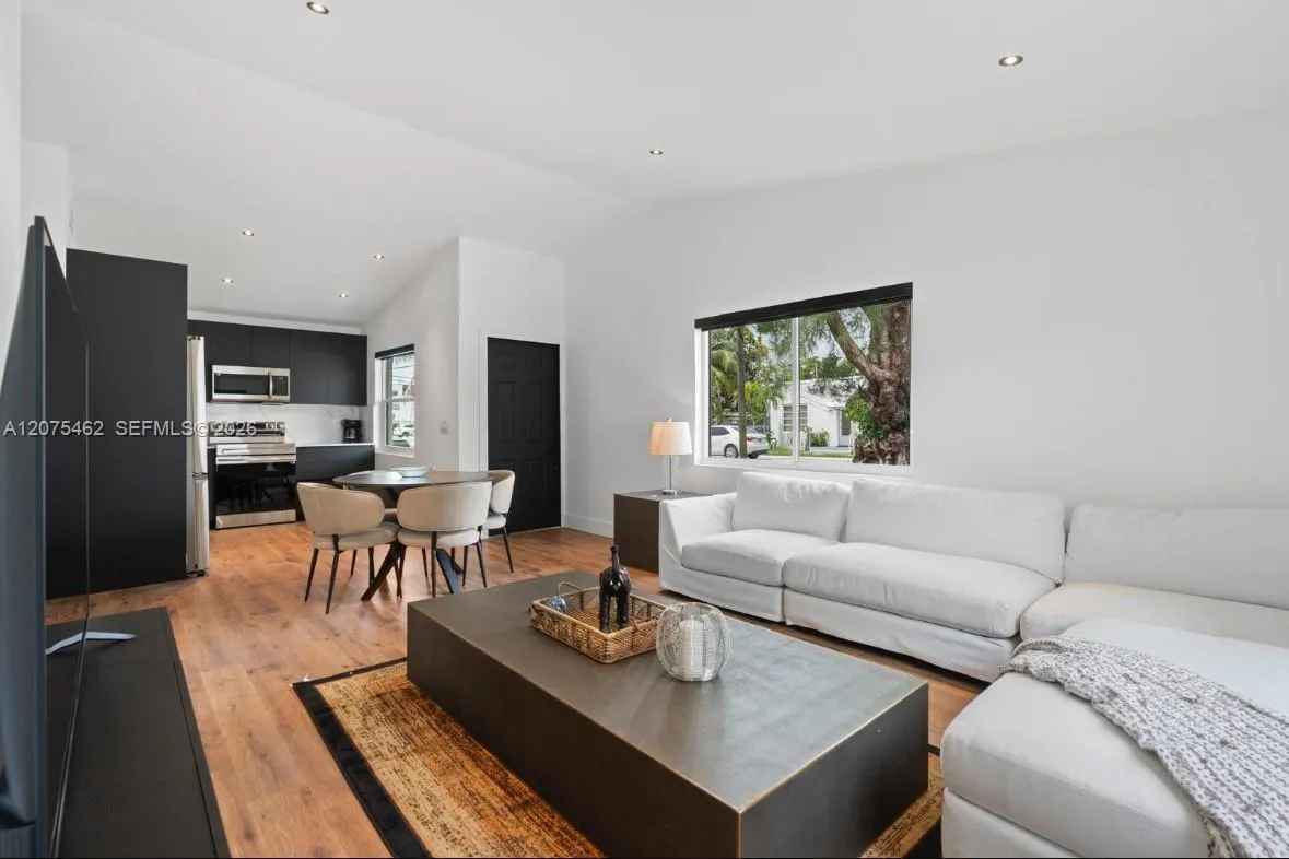 Foto de propiedad en 309 SE 3rd Avenue 309, Hallandale Beach, FL 33009 Hallandale Beach con MLS# 