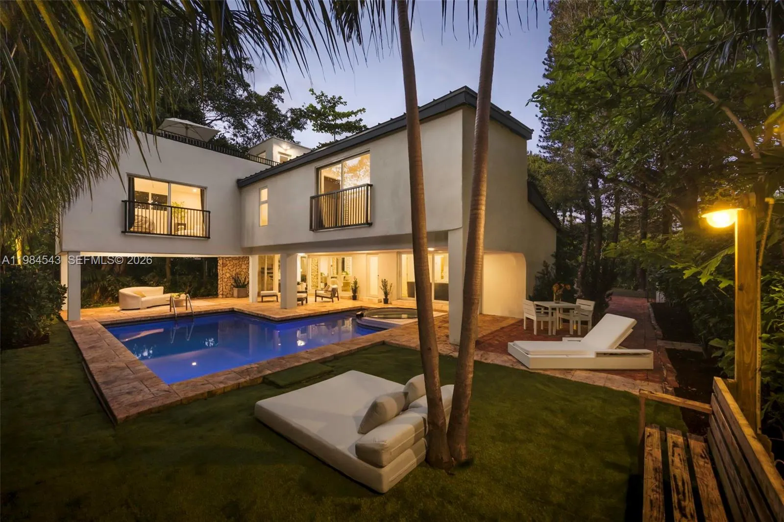 Foto de propiedad en 3090 Kirk Street, Coconut Grove, FL 33133 Coconut Grove con MLS# 
