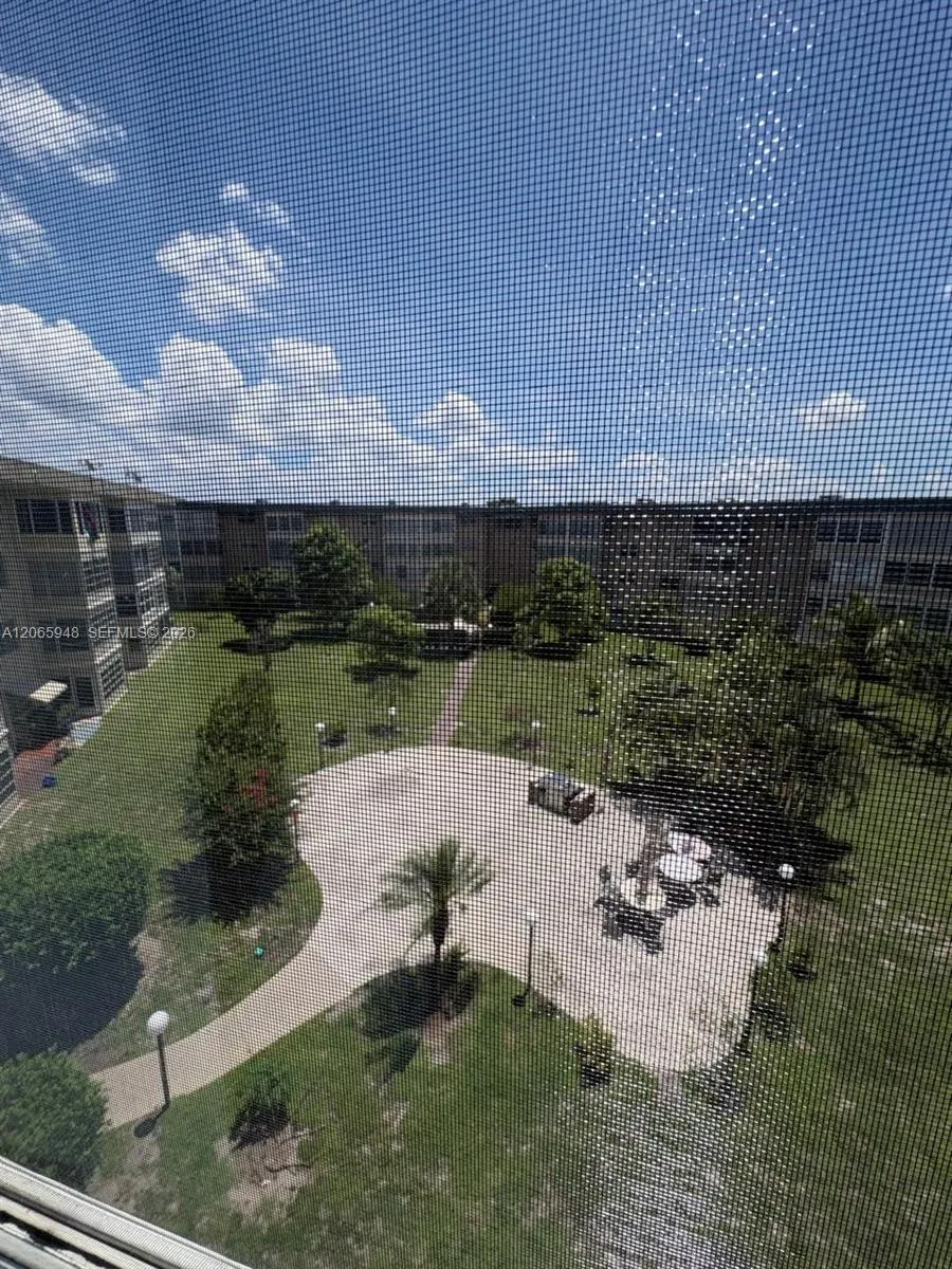 Foto de propiedad en 3091 NW 46th Avenue 407C, Lauderdale Lakes, FL 33313 Lauderdale Lakes con MLS# 