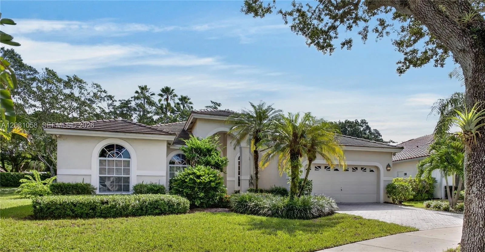 Foto de propiedad en 3098 Lakewood Circle, Weston, FL 33332 Weston con MLS# 
