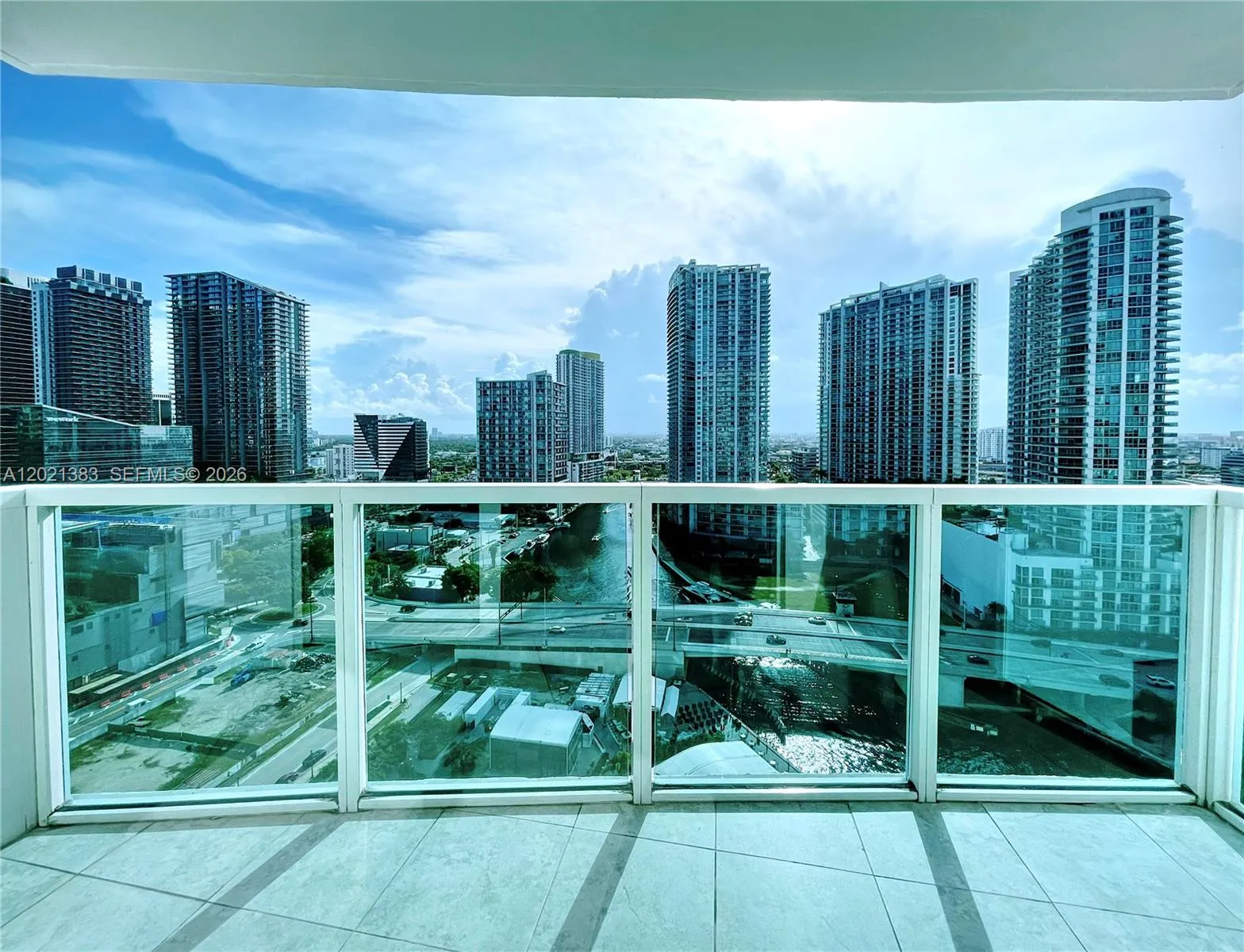 Foto de propiedad en 31 SE 5th Street 2307, Miami, FL 33131 Miami con MLS# 