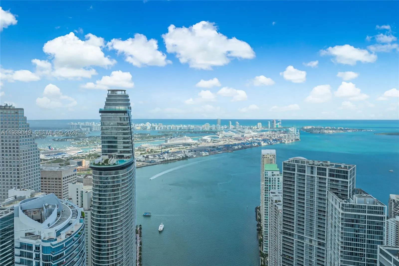 Foto de propiedad en 31 SE 5th Street 3918, Miami, FL 33131 Miami con MLS# 