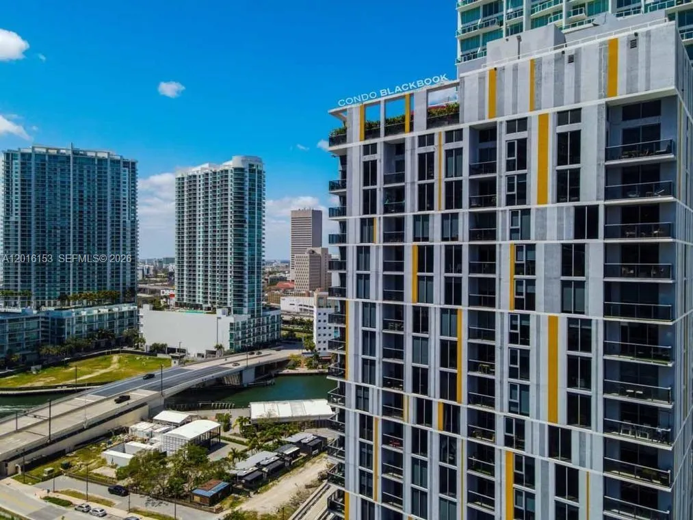 Foto de propiedad en 31 SE 6th Street 1904, Miami, FL 33131 Miami con MLS# 