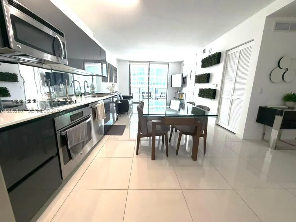 Foto de propiedad en 31 SE 6th Street 2604, Miami, FL 33131 Miami con MLS# 