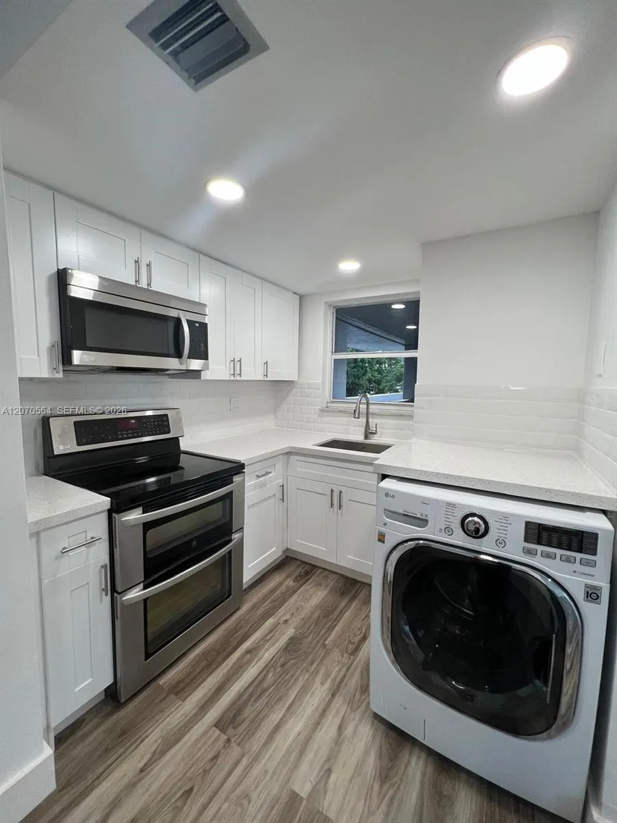 Foto de propiedad en 310 Fontainebleau Boulevard 204, Miami, FL 33172 Miami con MLS# 