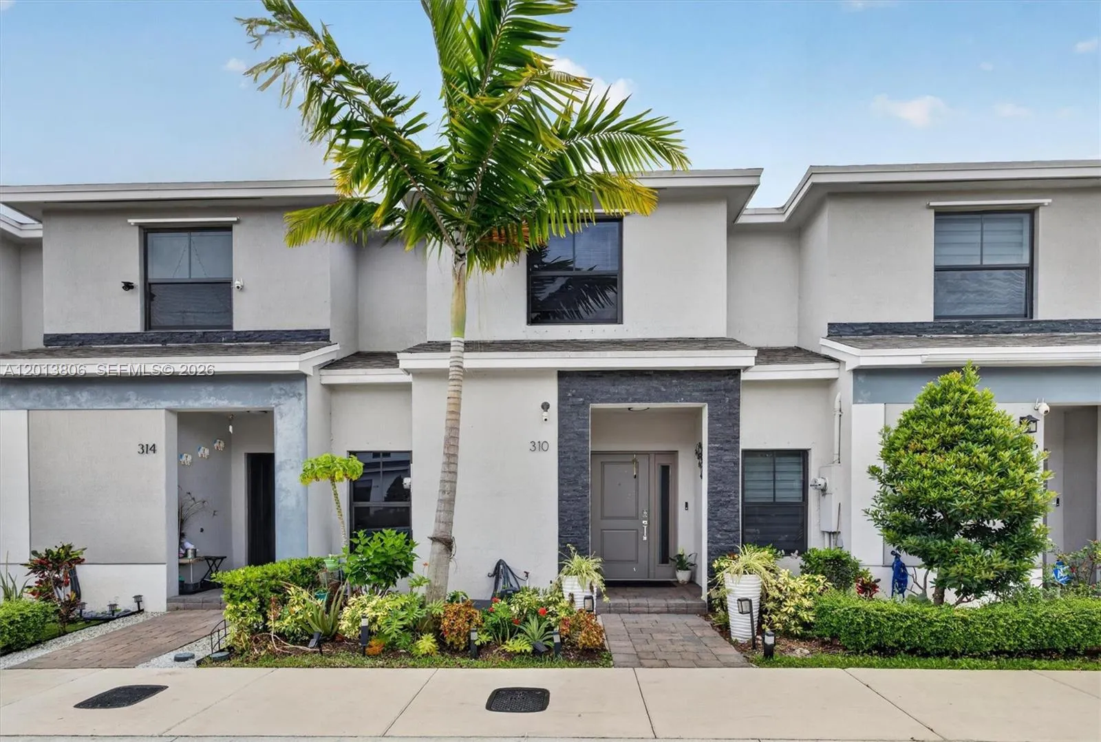Foto de propiedad en 310 NE 1st Drive, Florida City, FL 33034 Florida City con MLS# 
