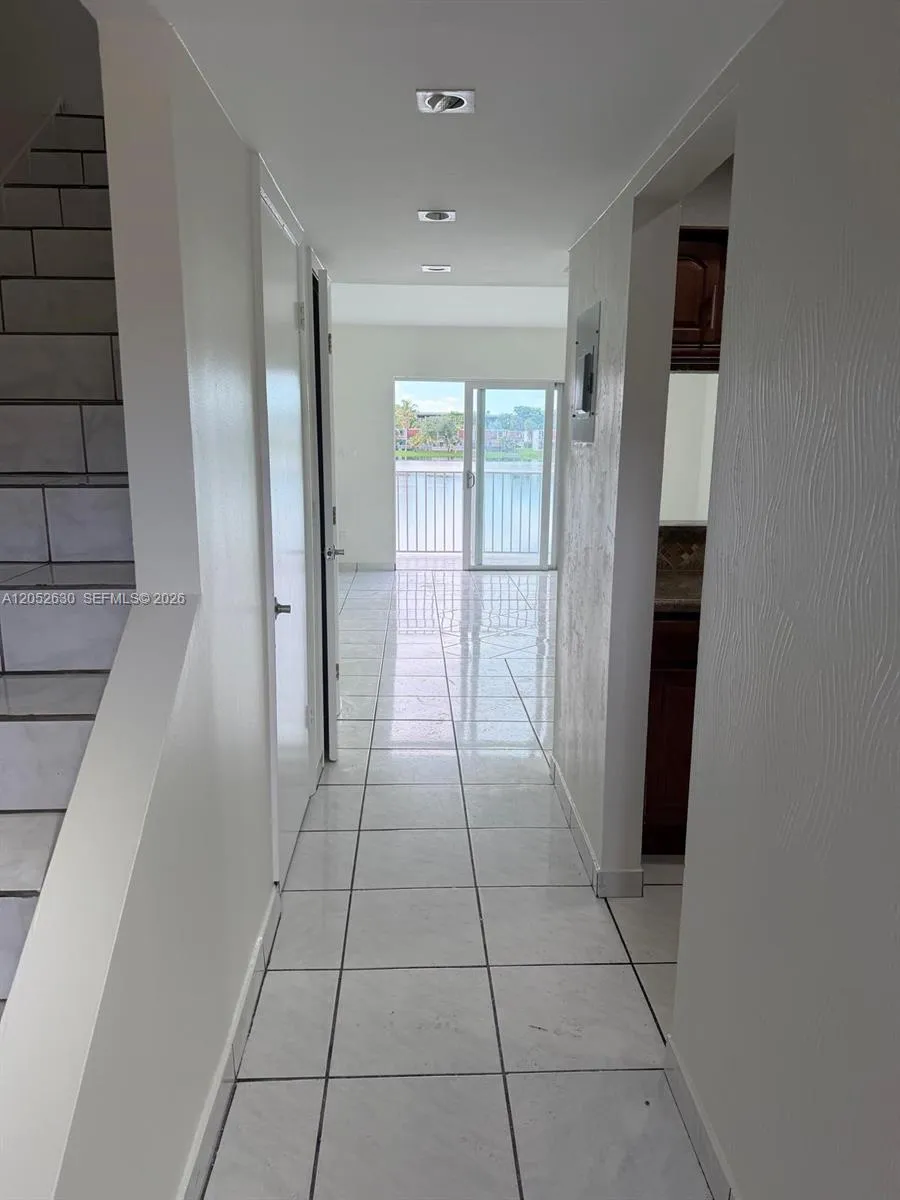 Foto de propiedad en 310 NW 107th Avenue 202, Miami, FL 33172 Miami con MLS# 