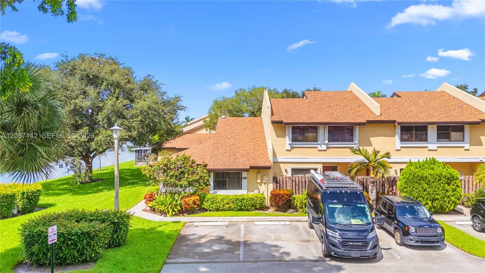Foto de propiedad en 310 SW 96th Terrace, Pembroke Pines, FL 33025 Pembroke Pines con MLS# 