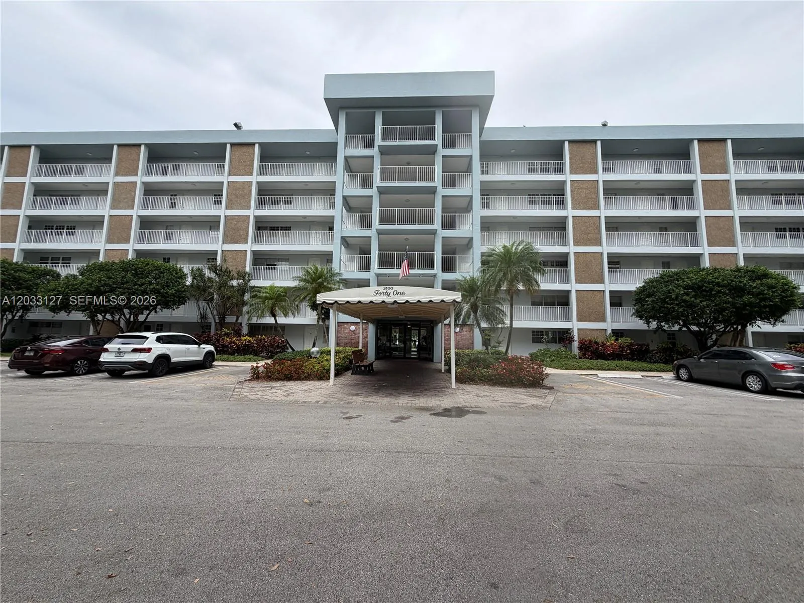 Foto de propiedad en 3100 N Course Lane 208, Pompano Beach, FL 33069 Pompano Beach con MLS# 