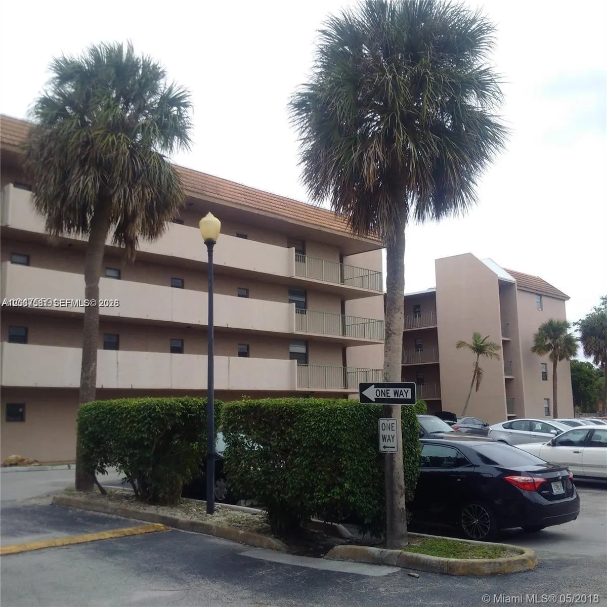 Foto de propiedad en 3100 N Pine Island Road 209, Sunrise, FL 33351 Sunrise con MLS# 