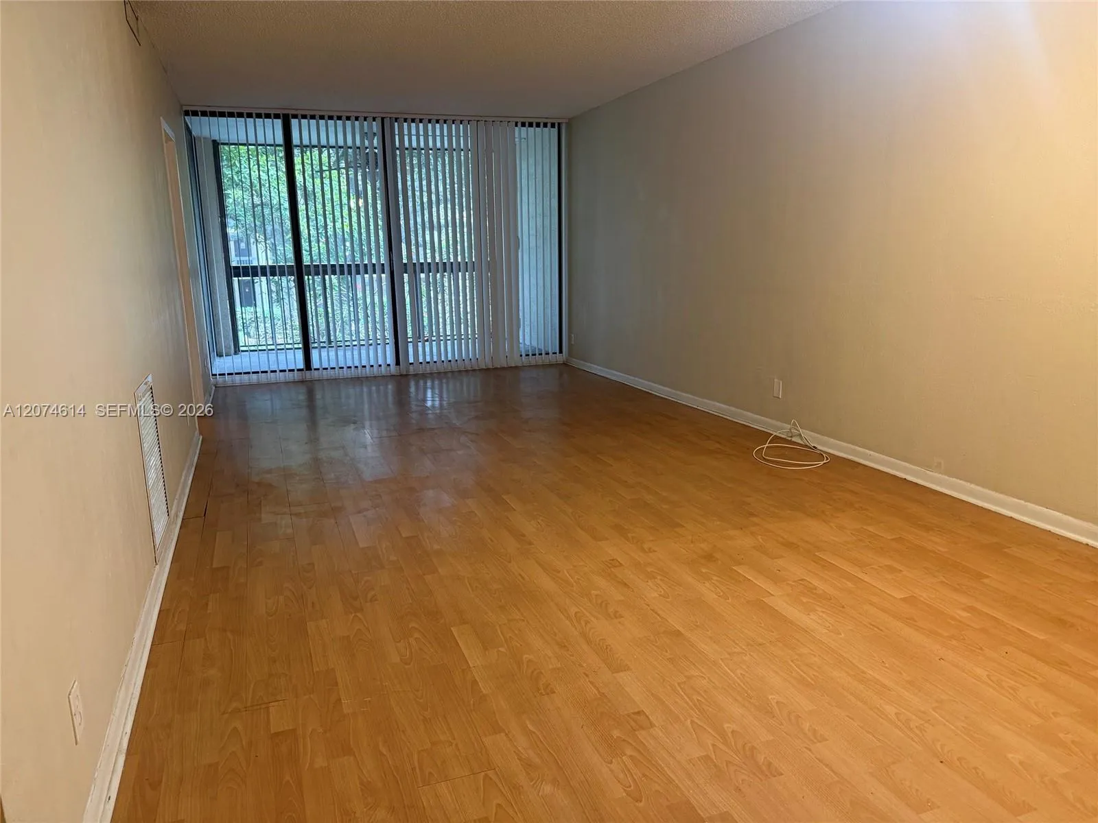 Foto de propiedad en 3100 Riverside Drive 105, Coral Springs, FL 33065 Coral Springs con MLS# 