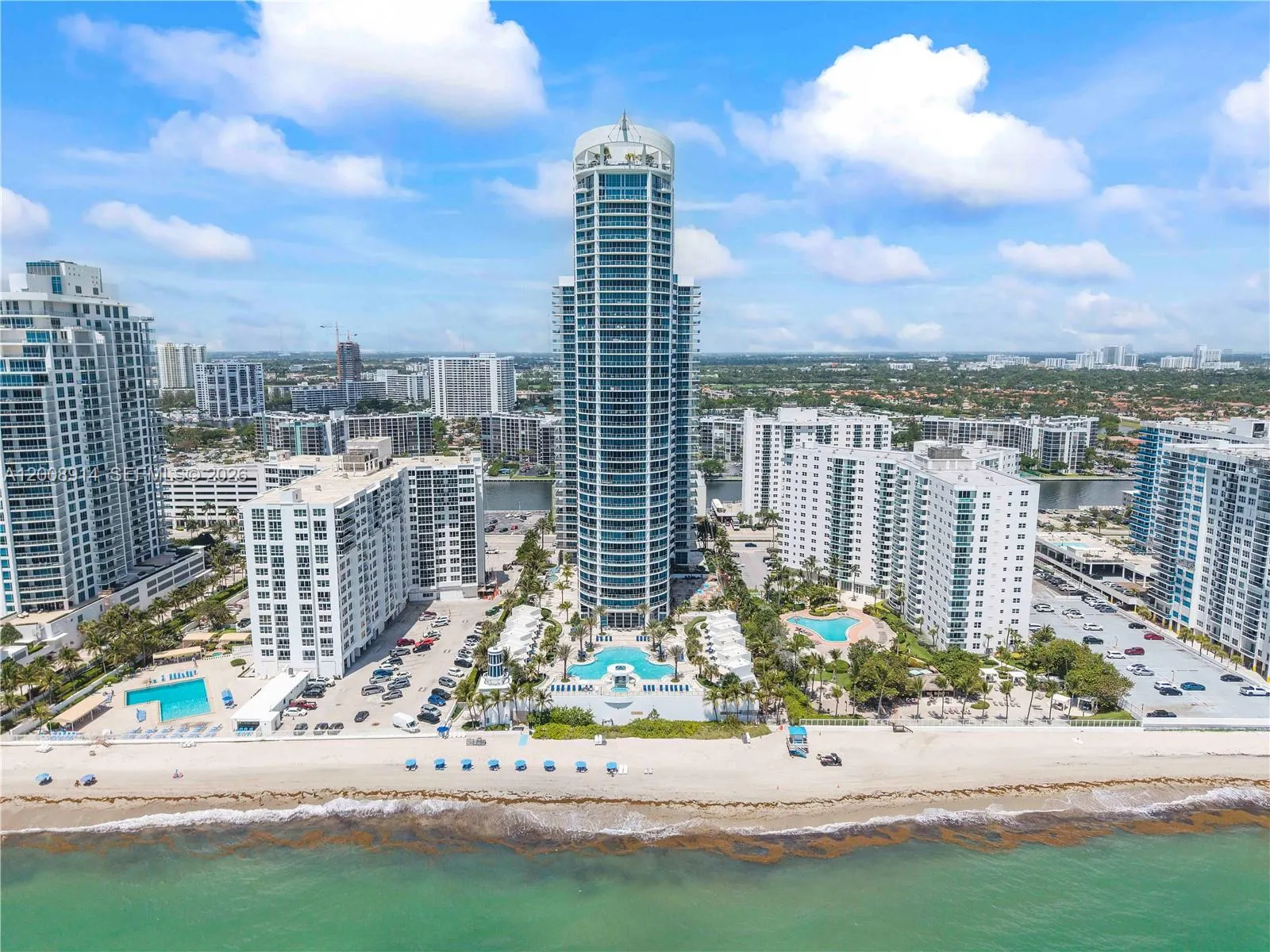 Foto de propiedad en 3101 S Ocean Drive 2705, Hollywood, FL 33019 Hollywood con MLS# 