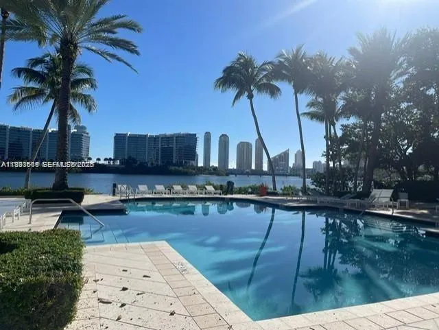 Foto de propiedad en 3105 NE 184th Street 7202, Aventura, FL 33160 Aventura con MLS# 