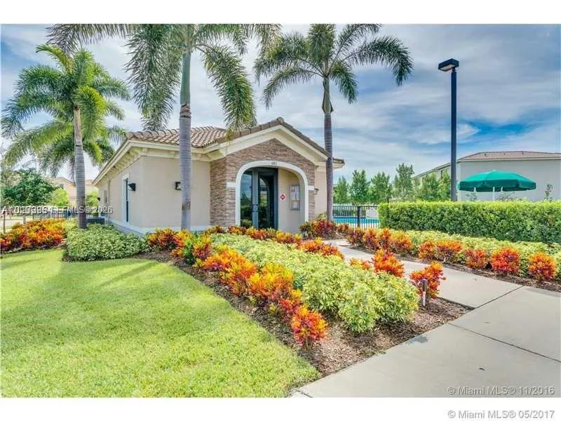 Alquilada 311 NE 194th Lane 311, Miami, FL 33179, Miami, FL 33179
