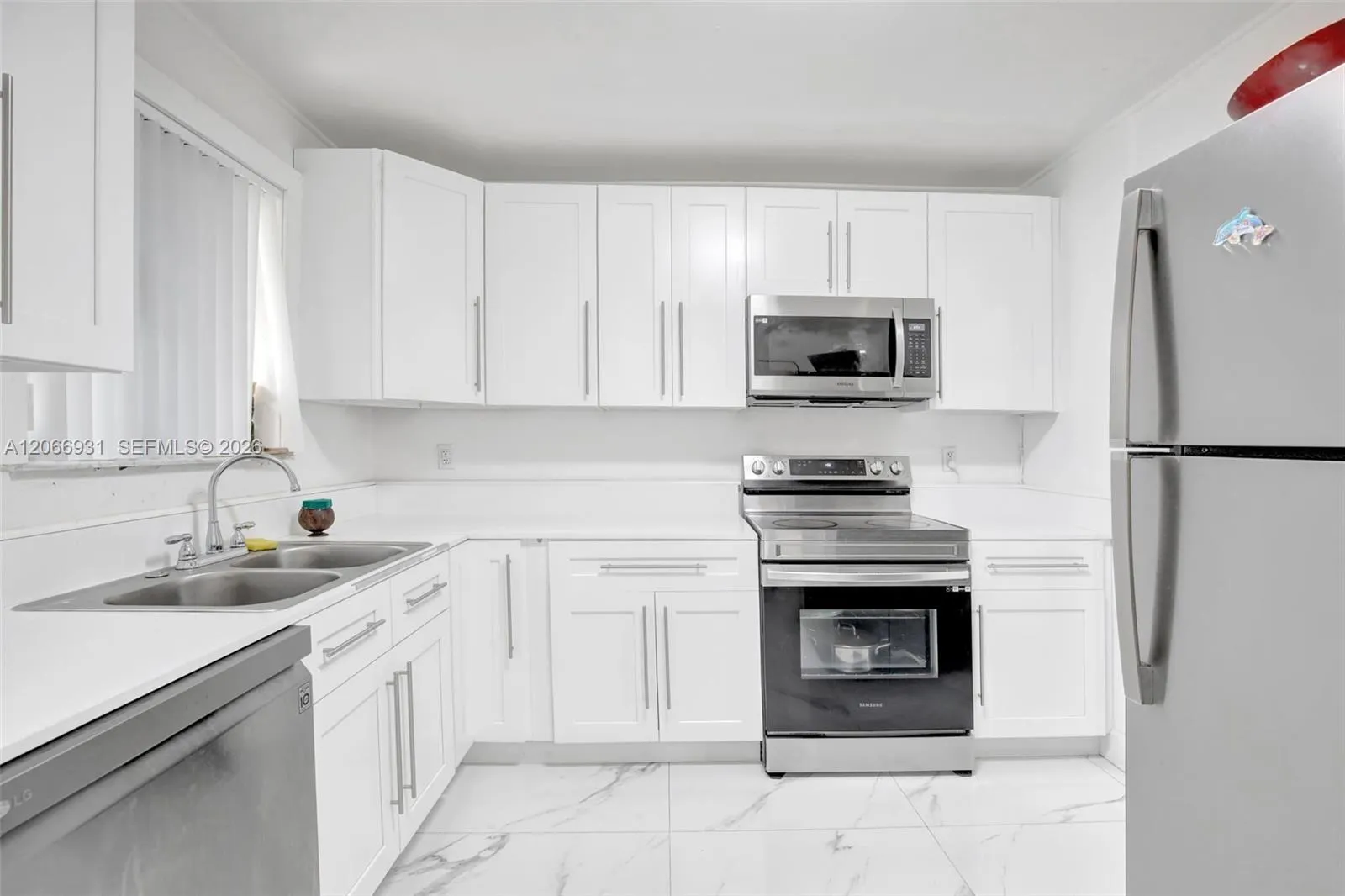 Foto de propiedad en 311 SW 68th Terrace, Pembroke Pines, FL 33023 Pembroke Pines con MLS# 