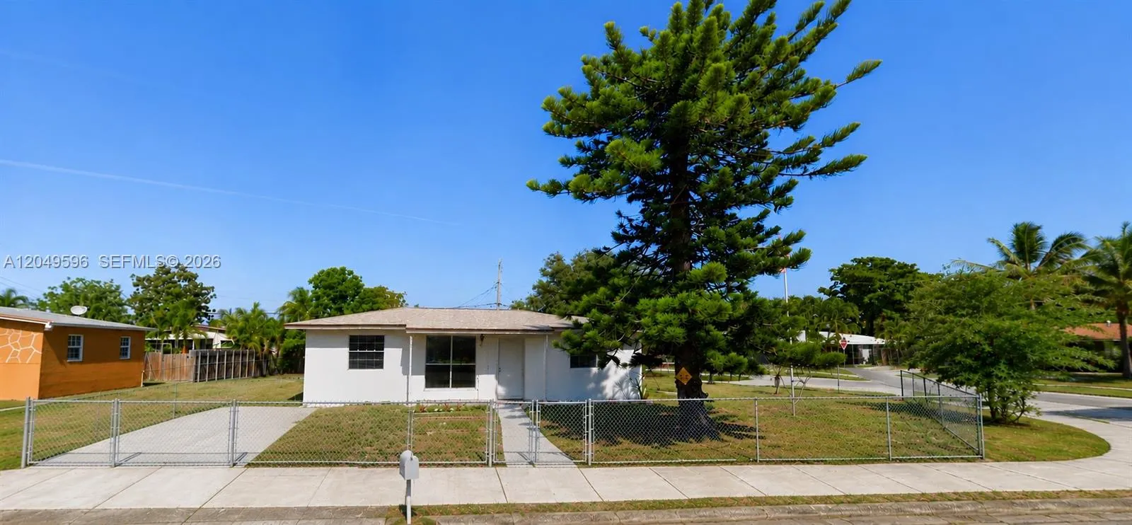 Foto de propiedad en 3111 SW 34th Avenue, West Park, FL 33023 West Park con MLS# 