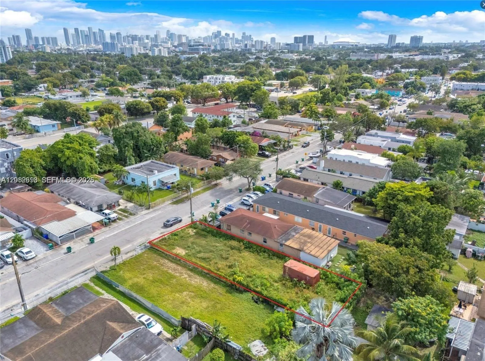 Foto de propiedad en 3118 NW 22nd Court, Miami, FL 33142 Miami con MLS# 