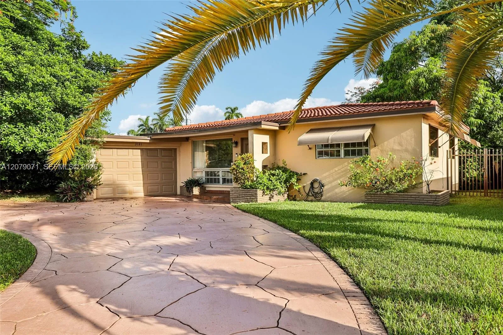 Foto de propiedad en 3121 Hollywood Boulevard, Hollywood, FL 33021 Hollywood con MLS# 