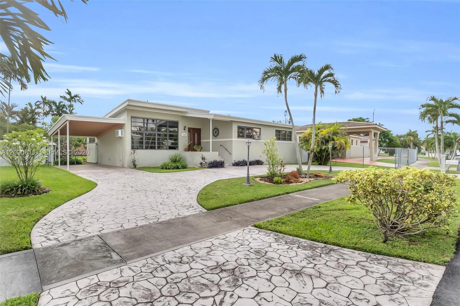 Foto de propiedad en 3121 SW 84th Court, Miami, FL 33155 Miami con MLS# 