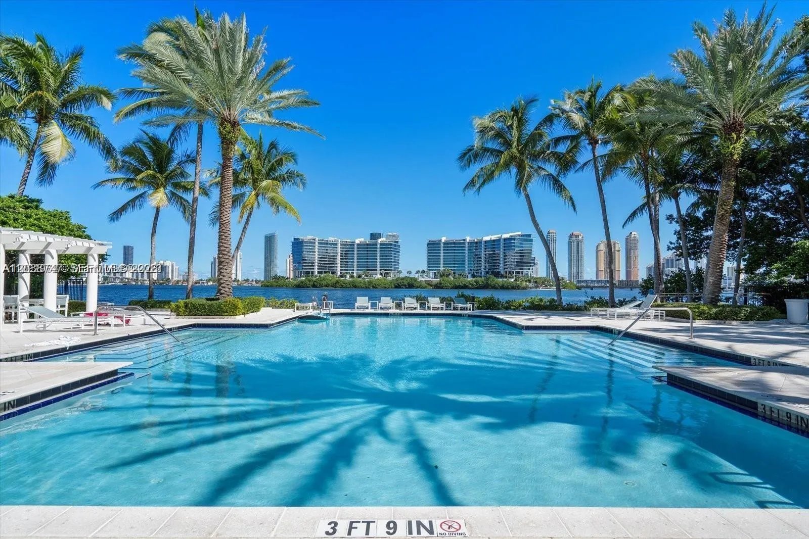 Foto de propiedad en 3125 NE 184th Street 1305 w/ GARAGE, Aventura, FL 33160 Aventura con MLS# 