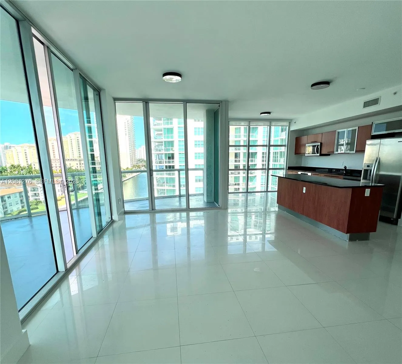 Foto de propiedad en 3131 NE 188th Street 1-801, Aventura, FL 33180 Aventura con MLS# 