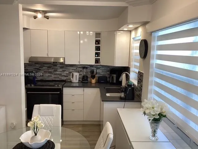 Foto de propiedad en 3133 S Ocean Drive 118, Hallandale Beach, FL 33009 Hallandale Beach con MLS# 