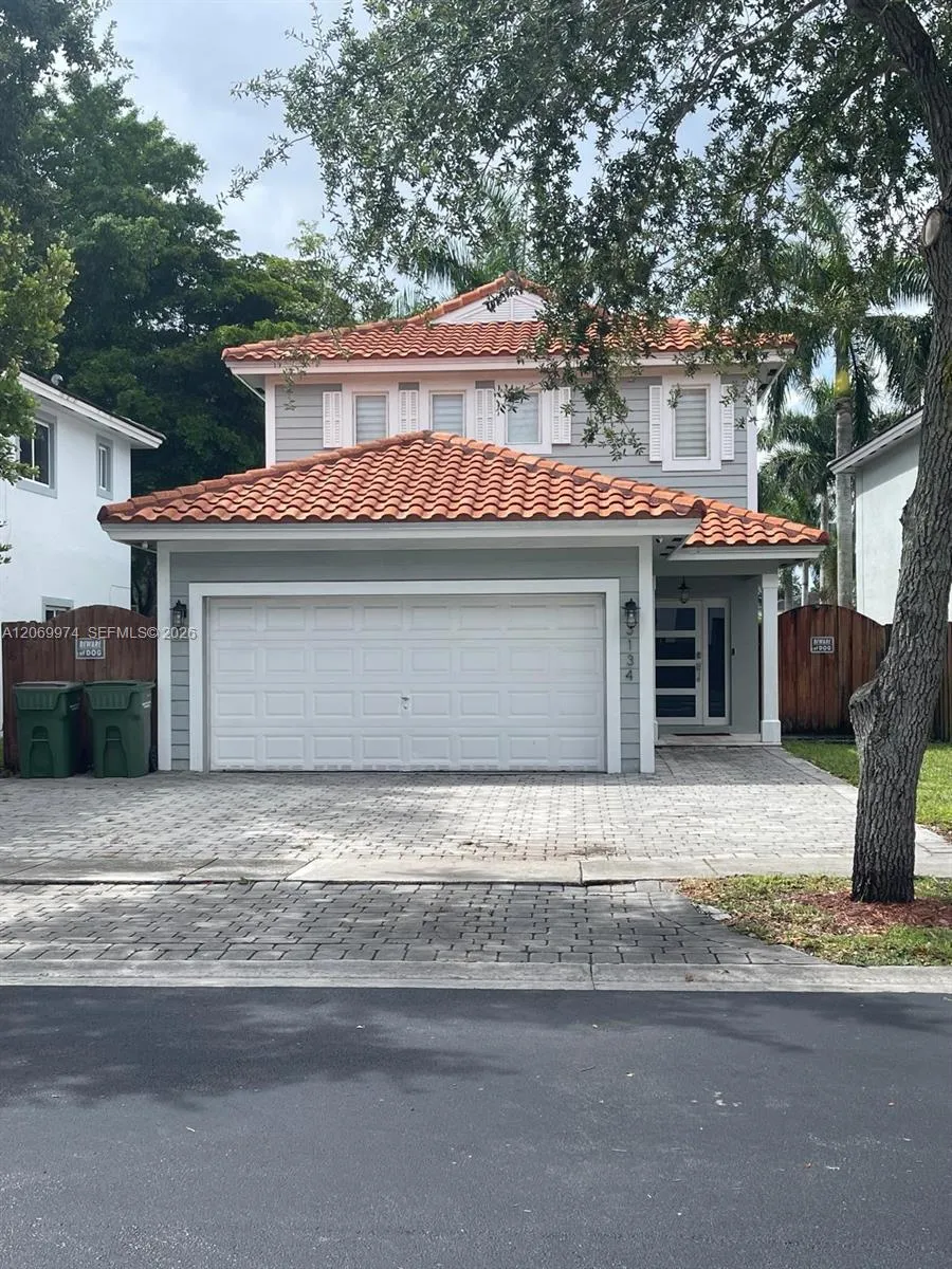 Foto de propiedad en 3134 NE 3rd Drive, Homestead, FL 33033 Homestead con MLS# 