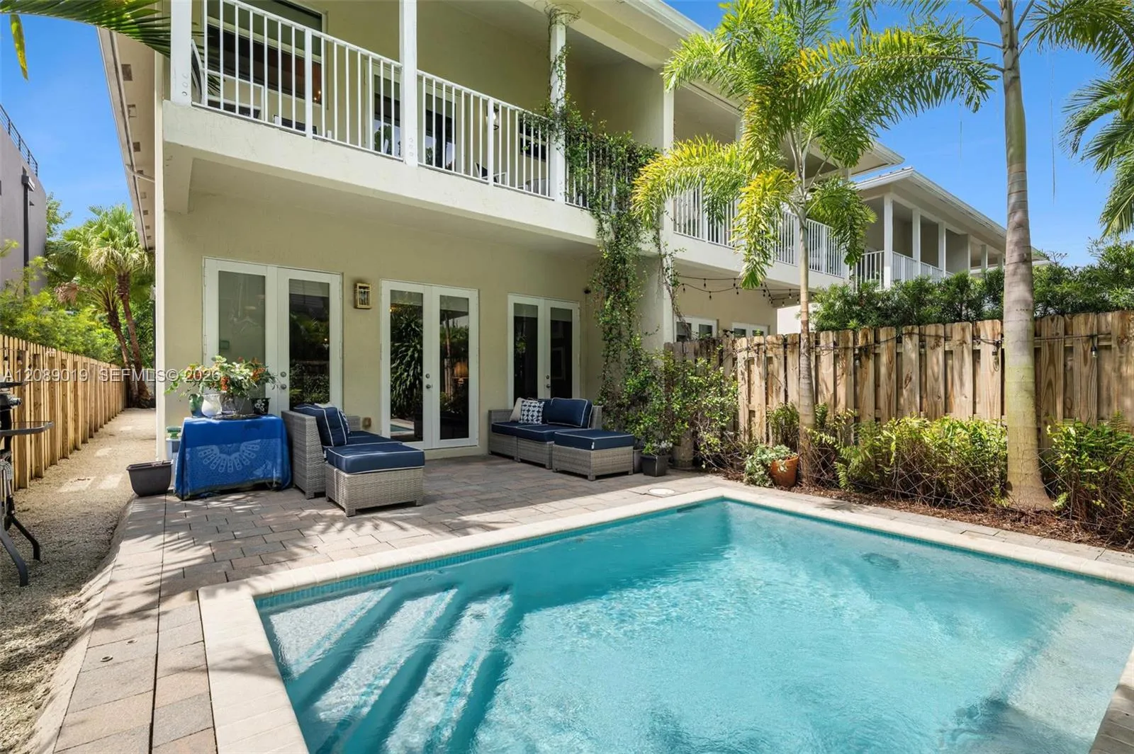 Foto de propiedad en 3139 Hibiscus Street 3139, Miami, FL 33133 Miami con MLS# 