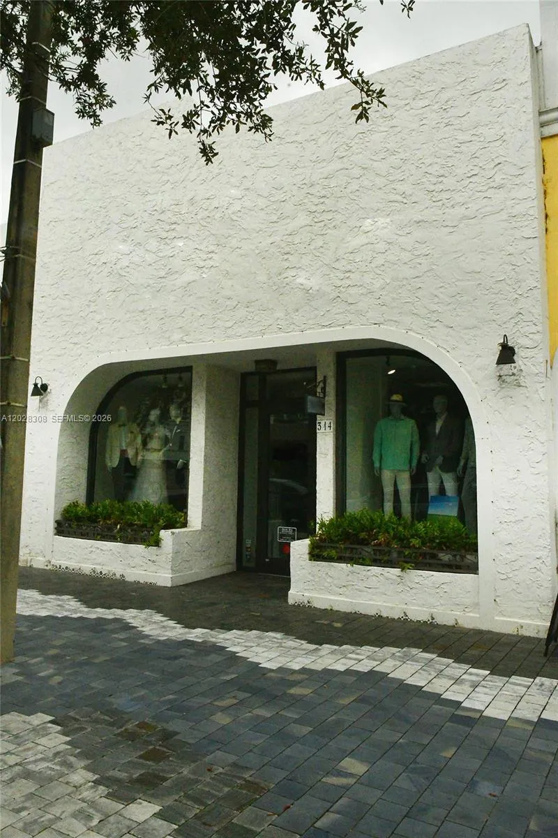 Foto de propiedad en 314 Miracle Mile, Coral Gables, FL 33134 Coral Gables con MLS# 