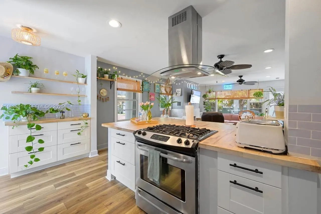 Foto de propiedad en 314 New Hampshire Street 23, Hollywood, FL 33019 Hollywood con MLS# 