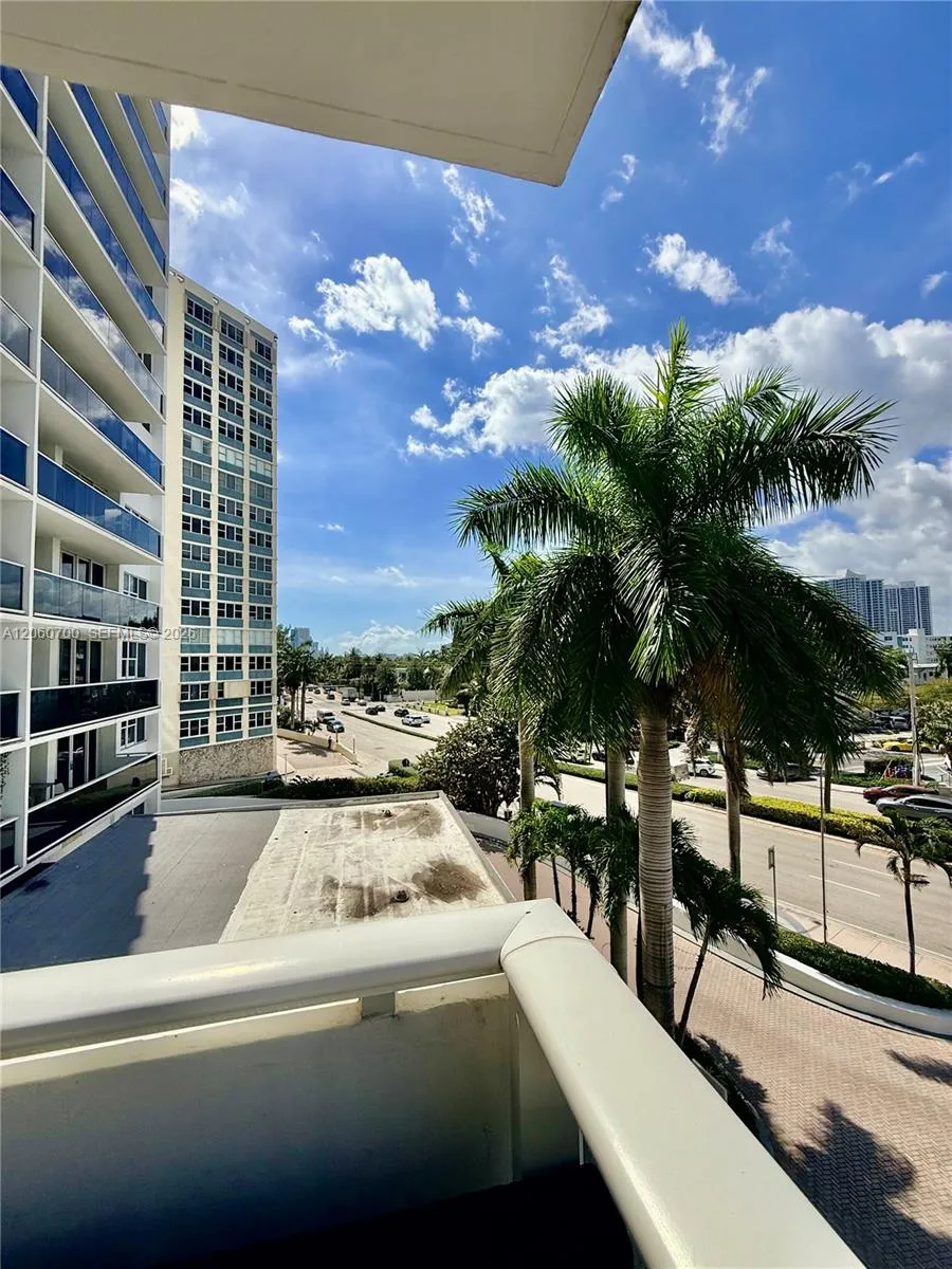 Foto de propiedad en 3140 S Ocean Drive 310, Hallandale Beach, FL 33009 Hallandale Beach con MLS#