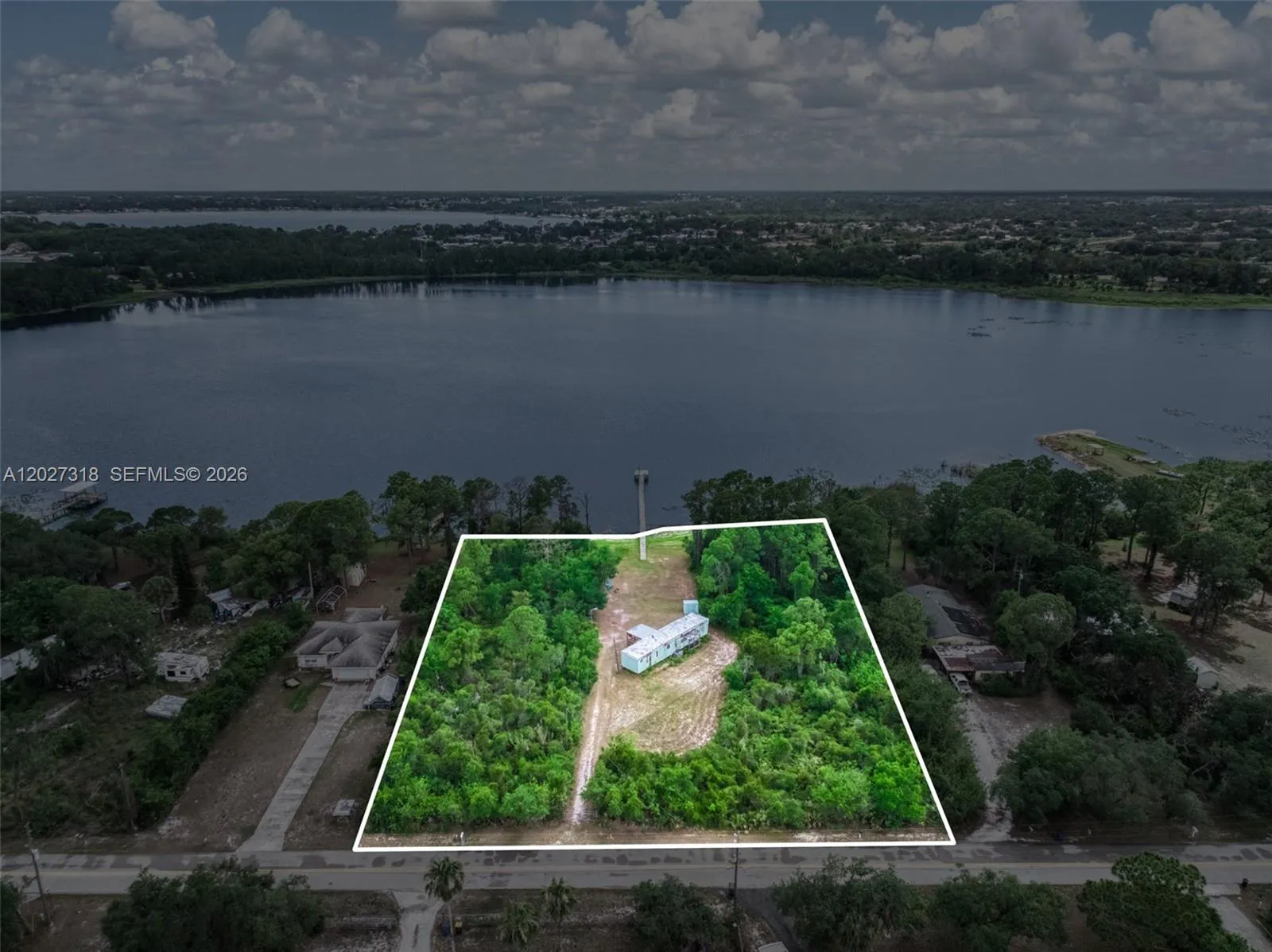 Foto de propiedad en 3144 Holiday Beach Drive, Avon Park, FL 33825 Avon Park con MLS# 