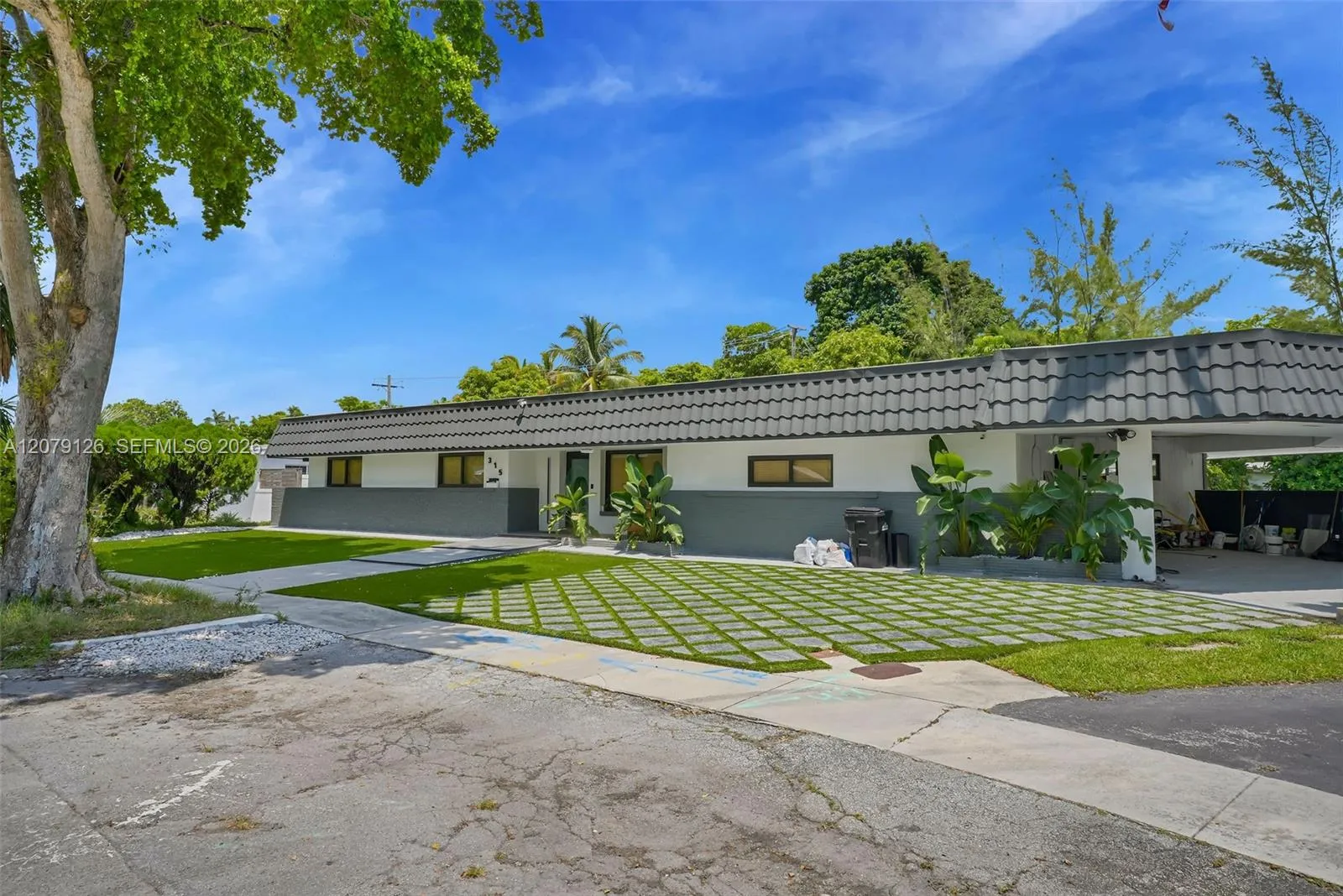 Foto de propiedad en 315 NE 122nd Street 0, North Miami, FL 33161 North Miami con MLS# 