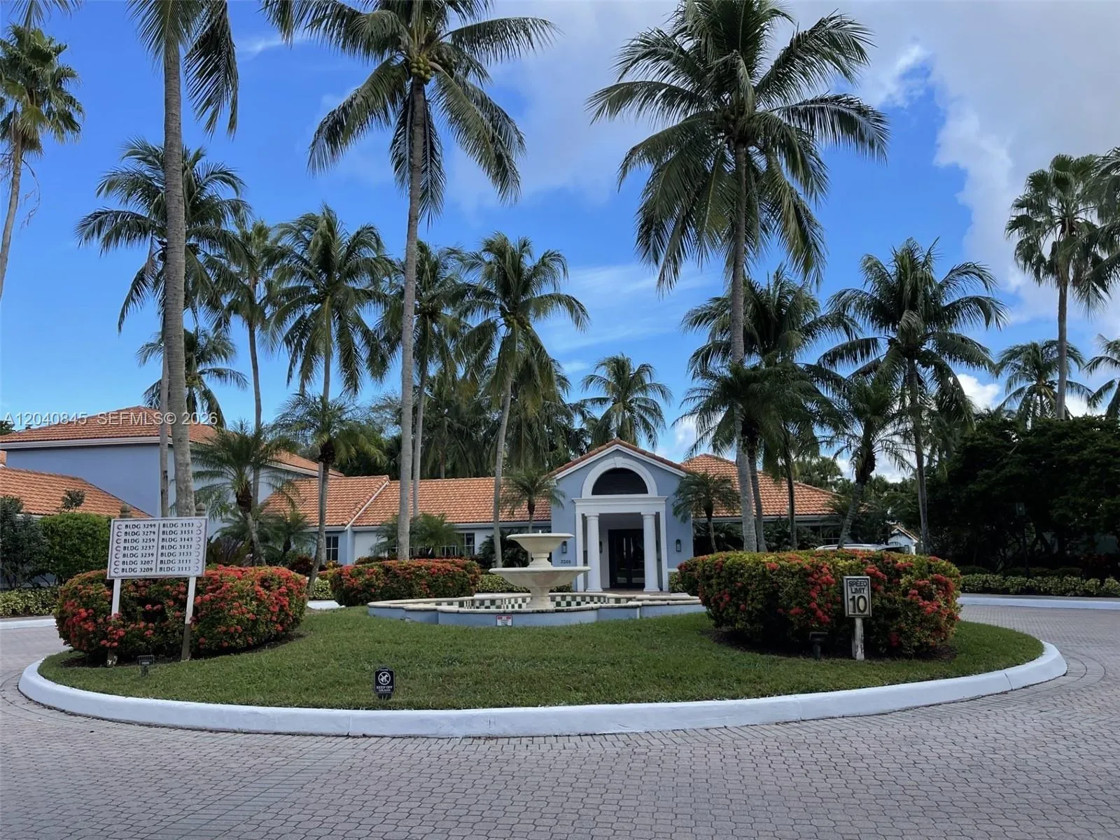 Foto de propiedad en 3153 Clint Moore Road 106, Boca Raton, FL 33496 Boca Raton con MLS# 