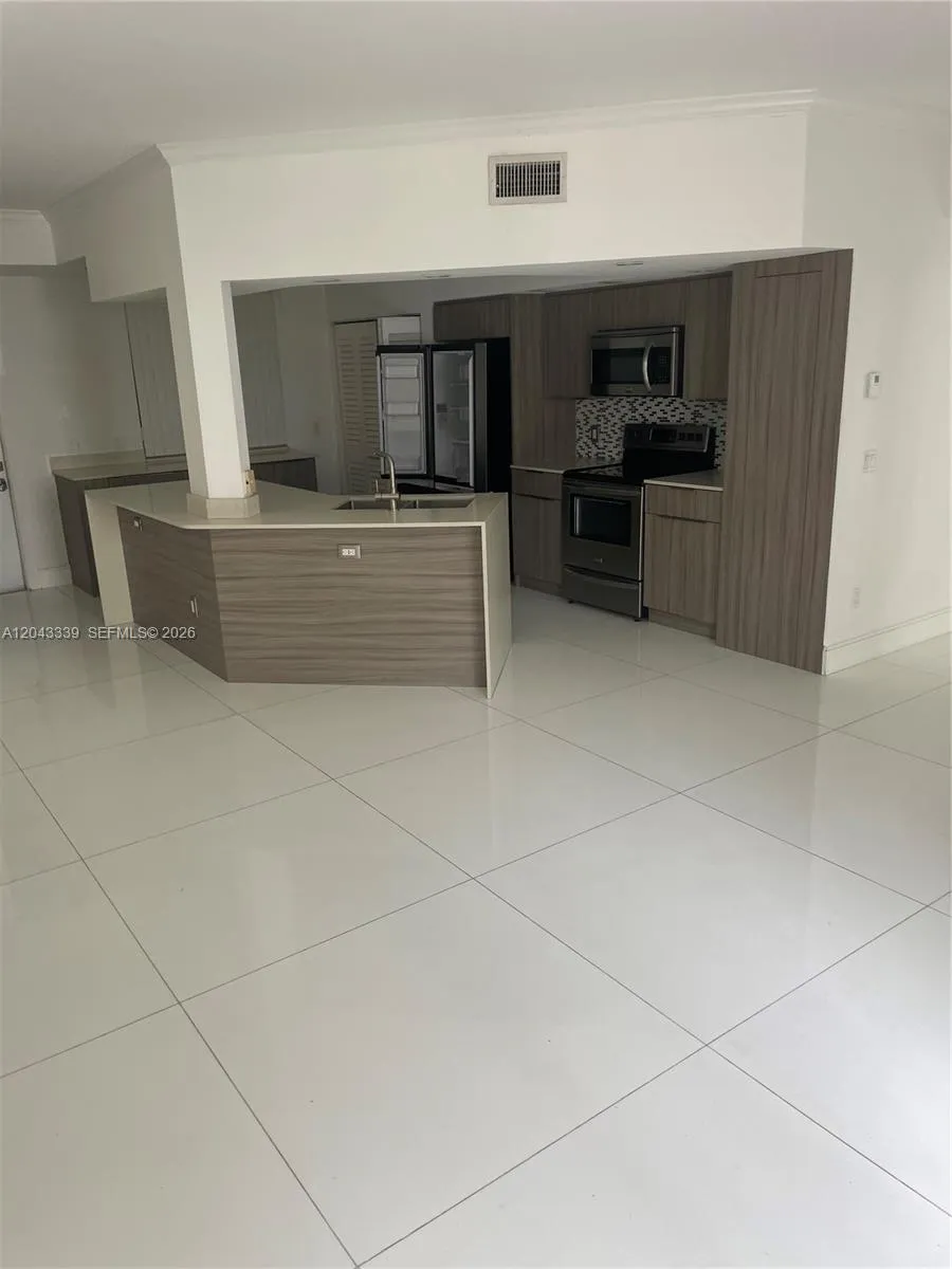 Foto de propiedad en 3155 NE 184th Street 8105, Aventura, FL 33160 Aventura con MLS# 