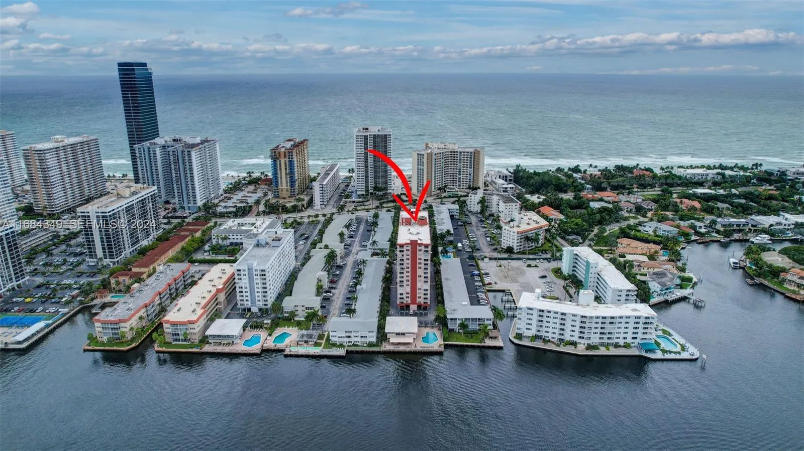 Foto de propiedad en 3161 S Ocean Drive 203, Hallandale Beach, FL 33009 Hallandale Beach con MLS# 