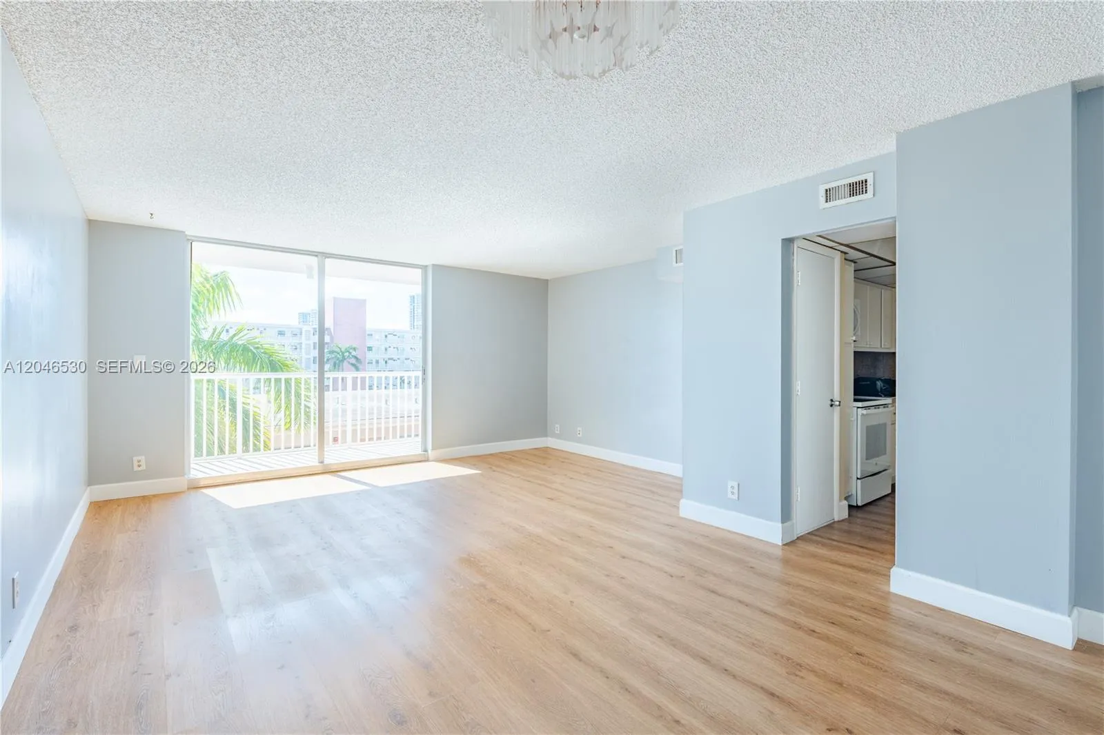 Foto de propiedad en 3161 S Ocean Drive 407, Hallandale Beach, FL 33009 Hallandale Beach con MLS# 