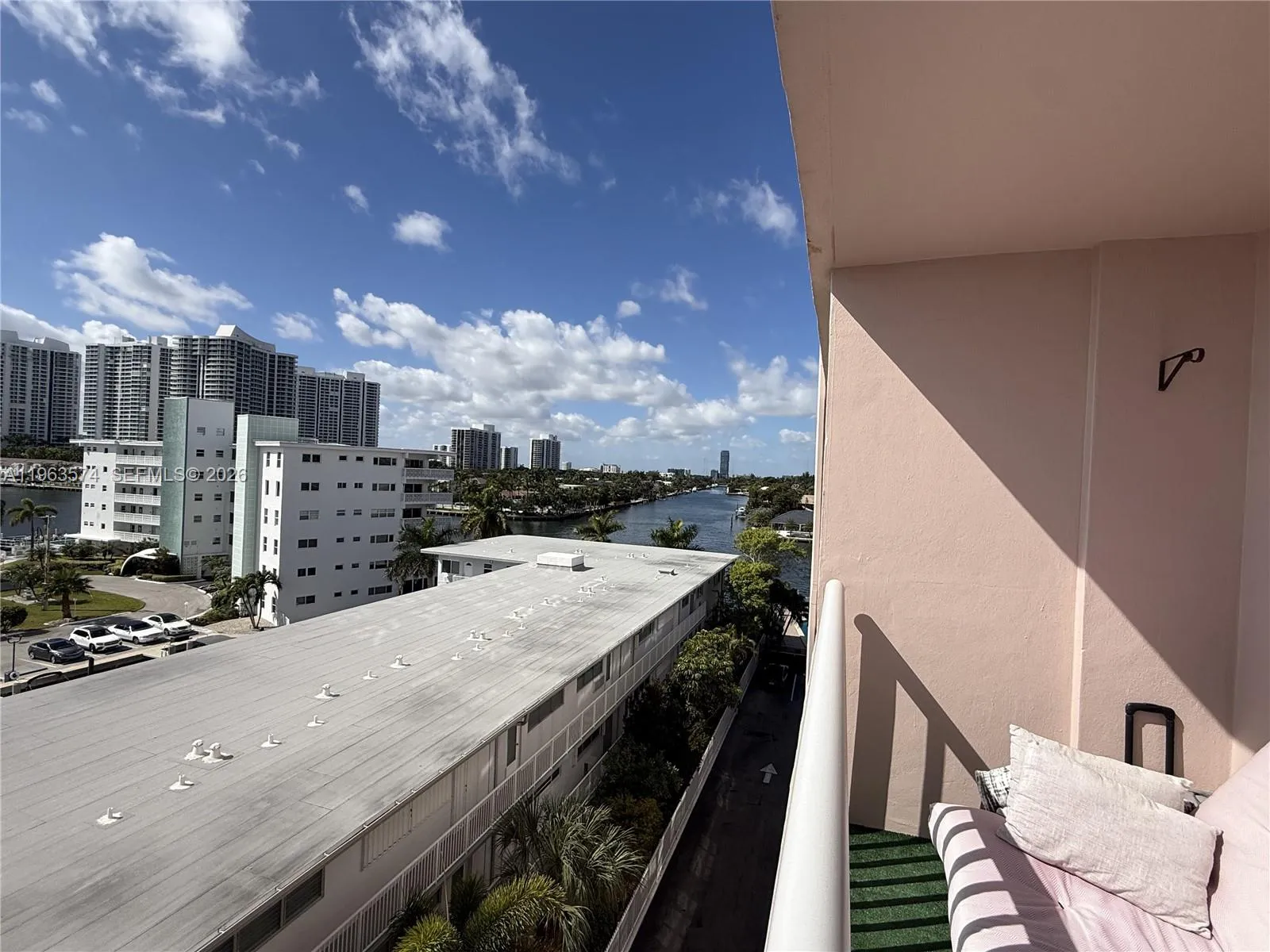 Foto de propiedad en 3161 S Ocean Drive 608, Hallandale Beach, FL 33009 Hallandale Beach con MLS# 